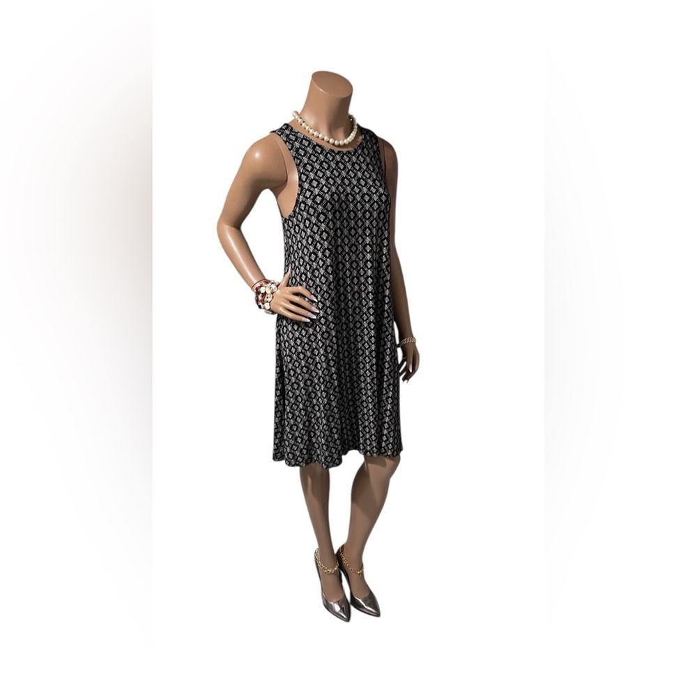 Old Navy Black and White Geometric Midi Dress☑️ - Picture 8 of 11